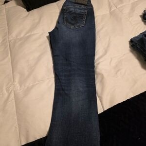 Silver Jeans Women's Cropped Jeans in Deep Blue